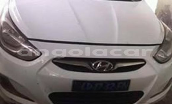 Acheter Occasion Voiture Hyundai Accent Blanc à Luanda, Province de Luanda Acheter Occasion Voiture Hyundai Accent Blanc à Luanda, Province de Luanda