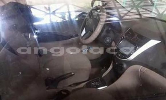 Acheter Occasion Voiture Hyundai Accent Blanc à Luanda, Province de Luanda Acheter Occasion Voiture Hyundai Accent Blanc à Luanda, Province de Luanda