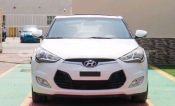 Buy Used Hyundai Veloster White Car in Luanda in Luanda Province