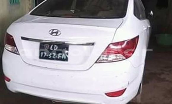 Acheter Occasion Voiture Hyundai Accent Blanc à Luanda, Province de Luanda Acheter Occasion Voiture Hyundai Accent Blanc à Luanda, Province de Luanda