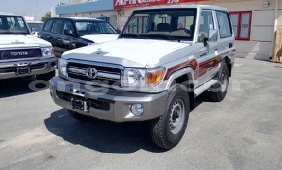 Acheter Occasion Voiture Toyota Land Cruiser Blanc à Luanda, Province de Luanda Acheter Occasion Voiture Toyota Land Cruiser Blanc à Luanda, Province de Luanda