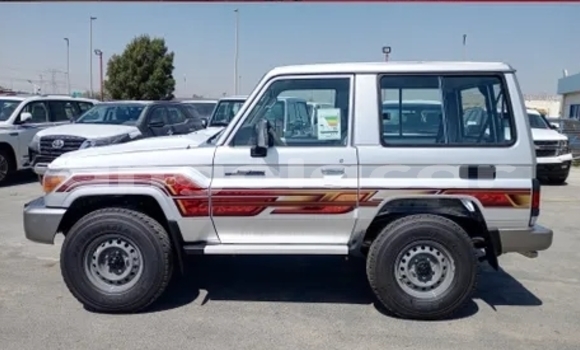 Acheter Occasion Voiture Toyota Land Cruiser Blanc à Luanda, Province de Luanda Acheter Occasion Voiture Toyota Land Cruiser Blanc à Luanda, Province de Luanda