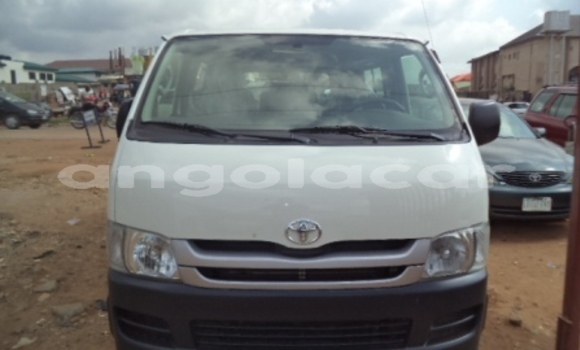 Comprar Usado Toyota Hiace Branco Carro em Luanda em Luanda Province