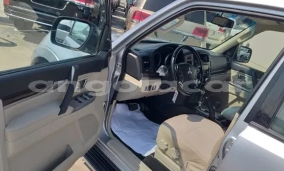 Comprar Usado Mitsubishi Pajero Prata Carro em Luanda em Luanda Province Comprar Usado Mitsubishi Pajero Prata Carro em Luanda em Luanda Province