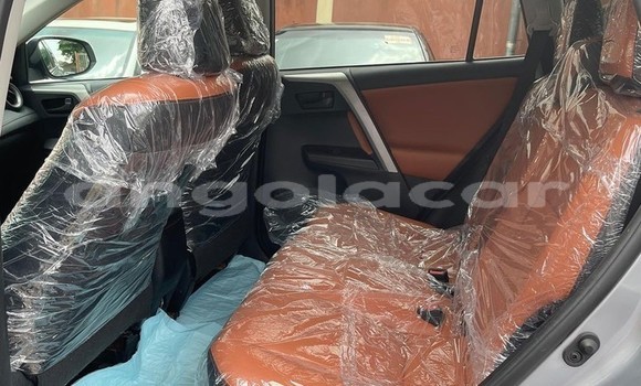 Comprar Usado Toyota RAV4 Prata Carro em Luanda em Luanda Province Comprar Usado Toyota RAV4 Prata Carro em Luanda em Luanda Province