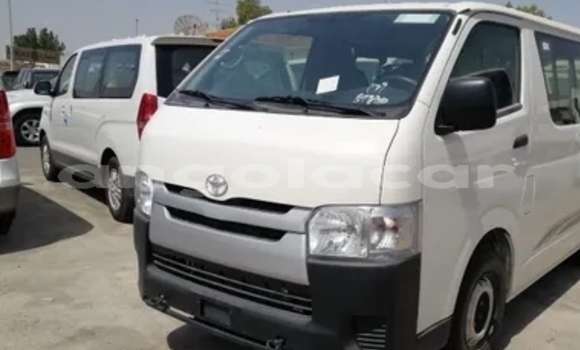 Comprar Usado Toyota Hiace Branco Carro em Luanda em Luanda Province