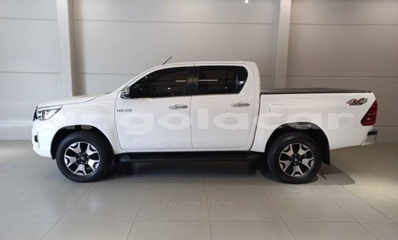 Comprar Usado Toyota Hilux Branco Carro em Luanda em Luanda Province