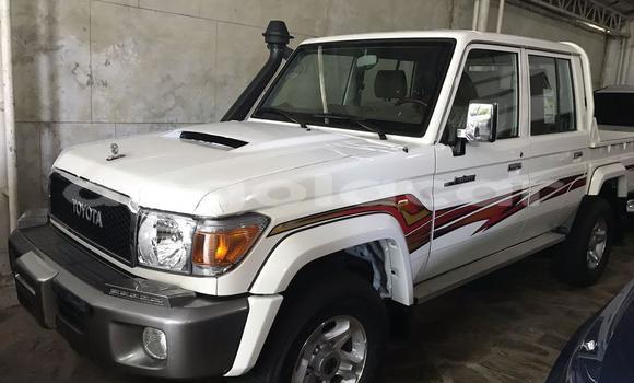Acheter Occasion Voiture Toyota Land Cruiser Blanc à Luena, Moxico Acheter Occasion Voiture Toyota Land Cruiser Blanc à Luena, Moxico