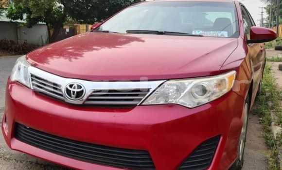 Acheter Occasion Voiture Toyota Camry Rouge à Luanda, Province de Luanda