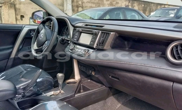 Comprar Usado Toyota RAV4 Vermelho Carro em Luena em Moxico Comprar Usado Toyota RAV4 Vermelho Carro em Luena em Moxico