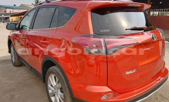 Comprar Usado Toyota RAV4 Vermelho Carro em Luena em Moxico Comprar Usado Toyota RAV4 Vermelho Carro em Luena em Moxico
