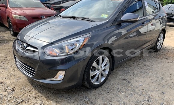 Comprar Usado Hyundai Accent Prata Carro em Luanda em Luanda Province