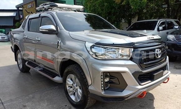 Buy Used Toyota Hilux Silver Car in Luanda in Luanda Province Buy Used Toyota Hilux Silver Car in Luanda in Luanda Province