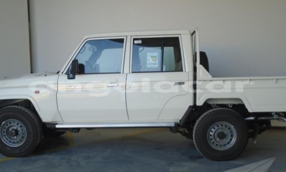 Acheter Occasion Voiture Toyota Land Cruiser Blanc à Luanda, Province de Luanda Acheter Occasion Voiture Toyota Land Cruiser Blanc à Luanda, Province de Luanda