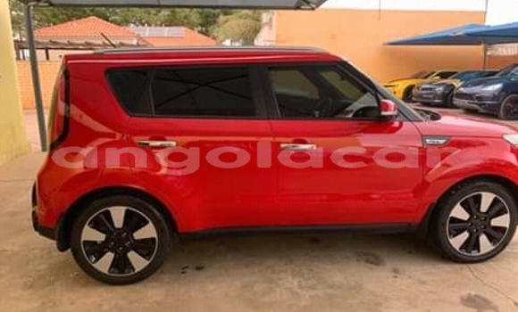 Comprar Usado Kia Soul Vermelho Carro em Luanda em Luanda Province