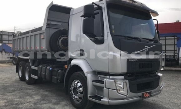 Buy Used Volvo F4 White Truck in Luanda in Luanda Province Buy Used Volvo F4 White Truck in Luanda in Luanda Province