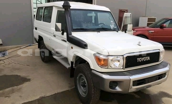 Comprar Usado Toyota Land Cruiser Branco Carro em Luanda em Luanda Province