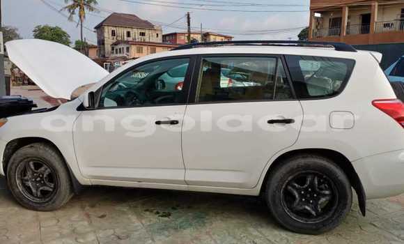 Acheter Occasion Voiture Toyota RAV4 Blanc à Luanda, Province de Luanda Acheter Occasion Voiture Toyota RAV4 Blanc à Luanda, Province de Luanda