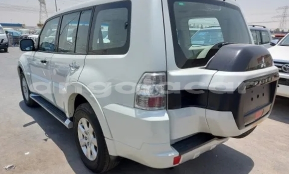 Buy Used Mitsubishi Pajero White Car in Luanda in Luanda Province Buy Used Mitsubishi Pajero White Car in Luanda in Luanda Province