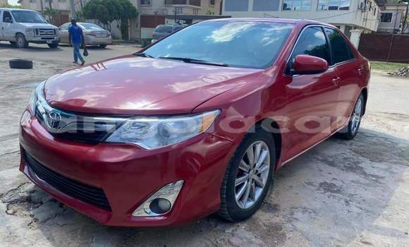 Comprar Usado Toyota Camry Vermelho Carro em Luanda em Luanda Province