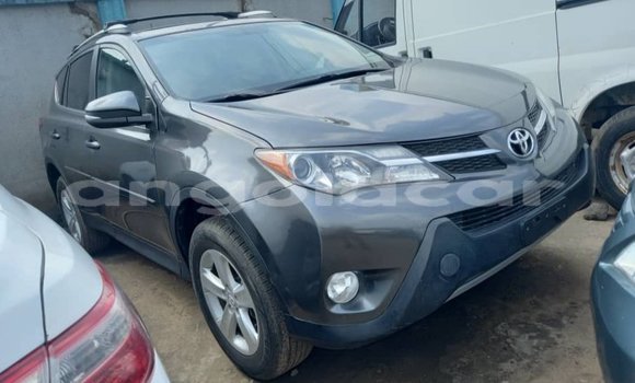Comprar Usado Toyota RAV4 Outro Carro em Luanda em Luanda Province Comprar Usado Toyota RAV4 Outro Carro em Luanda em Luanda Province