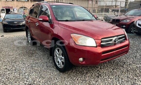 Acheter Occasion Voiture Toyota RAV4 Rouge à Luanda, Province de Luanda Acheter Occasion Voiture Toyota RAV4 Rouge à Luanda, Province de Luanda