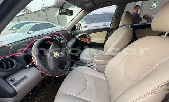 Comprar Usado Toyota RAV4 Vermelho Carro em Luanda em Luanda Province Comprar Usado Toyota RAV4 Vermelho Carro em Luanda em Luanda Province