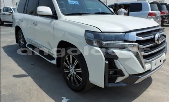 Buy Used Toyota Land Cruiser White Car in Luanda in Luanda Province