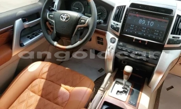 Buy Used Toyota Land Cruiser White Car in Luanda in Luanda Province Buy Used Toyota Land Cruiser White Car in Luanda in Luanda Province