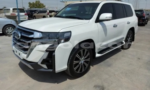 Buy Used Toyota Land Cruiser White Car in Luanda in Luanda Province Buy Used Toyota Land Cruiser White Car in Luanda in Luanda Province