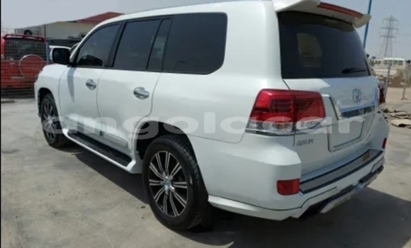 Buy Used Toyota Land Cruiser White Car in Luanda in Luanda Province Buy Used Toyota Land Cruiser White Car in Luanda in Luanda Province