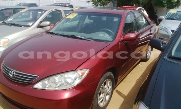 Comprar Usado Toyota Corolla Vermelho Carro em Luanda em Luanda Province