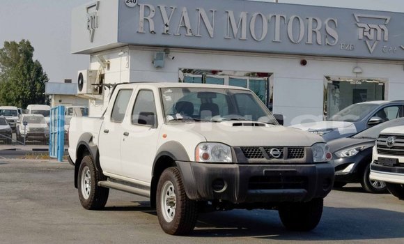 Comprar Importar Nissan NP 300 Branco Carro em Import - Dubai em Bengo Province Comprar Importar Nissan NP 300 Branco Carro em Import - Dubai em Bengo Province
