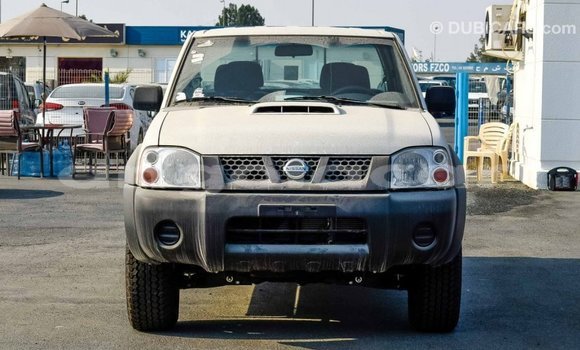Comprar Importar Nissan NP 300 Branco Carro em Import - Dubai em Bengo Province Comprar Importar Nissan NP 300 Branco Carro em Import - Dubai em Bengo Province