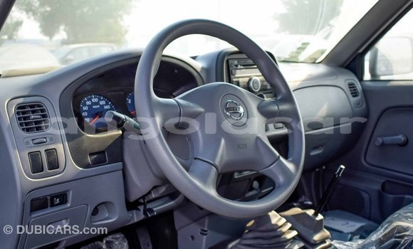 Comprar Importar Nissan NP 300 Branco Carro em Import - Dubai em Bengo Province Comprar Importar Nissan NP 300 Branco Carro em Import - Dubai em Bengo Province