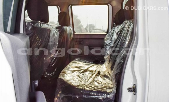 Comprar Importar Nissan NP 300 Branco Carro em Import - Dubai em Bengo Province Comprar Importar Nissan NP 300 Branco Carro em Import - Dubai em Bengo Province