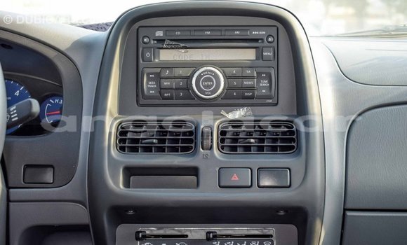 Comprar Importar Nissan NP 300 Branco Carro em Import - Dubai em Bengo Province Comprar Importar Nissan NP 300 Branco Carro em Import - Dubai em Bengo Province