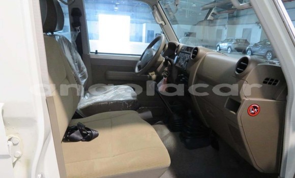 Buy Used Toyota Land Cruiser White Car in Luanda in Luanda Province Buy Used Toyota Land Cruiser White Car in Luanda in Luanda Province