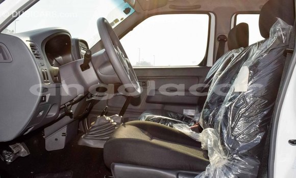 Comprar Importar Nissan NP 300 Branco Carro em Import - Dubai em Bengo Province Comprar Importar Nissan NP 300 Branco Carro em Import - Dubai em Bengo Province