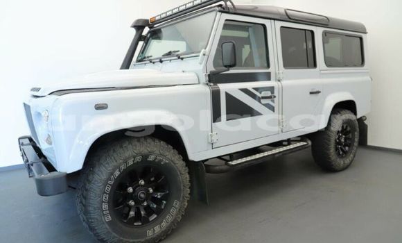 Buy Used Land Rover Defender White Car in Luanda in Luanda Province