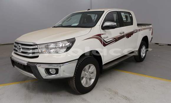 Comprar Usado Toyota Hilux Branco Carro em Namibe em Namibe Province Comprar Usado Toyota Hilux Branco Carro em Namibe em Namibe Province
