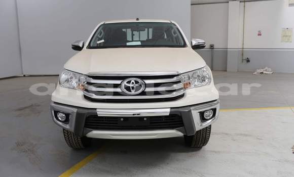 Comprar Usado Toyota Hilux Branco Carro em Namibe em Namibe Province Comprar Usado Toyota Hilux Branco Carro em Namibe em Namibe Province