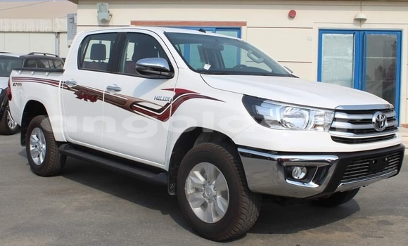 Acheter Occasion Voiture Toyota Hilux Surf Blanc à Namibe, Province de Namibe Acheter Occasion Voiture Toyota Hilux Surf Blanc à Namibe, Province de Namibe