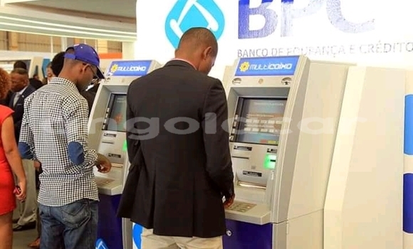 Comprar Usado Brilliance M3 (BC3) Outro Carro em Luanda em Luanda Province Comprar Usado Brilliance M3 (BC3) Outro Carro em Luanda em Luanda Province