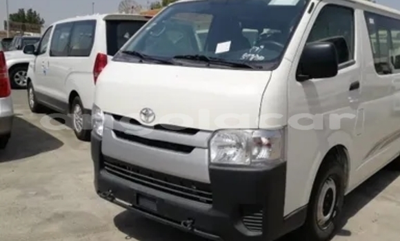 Comprar Usado Toyota Hiace Branco Carro em Luanda em Luanda Province Comprar Usado Toyota Hiace Branco Carro em Luanda em Luanda Province