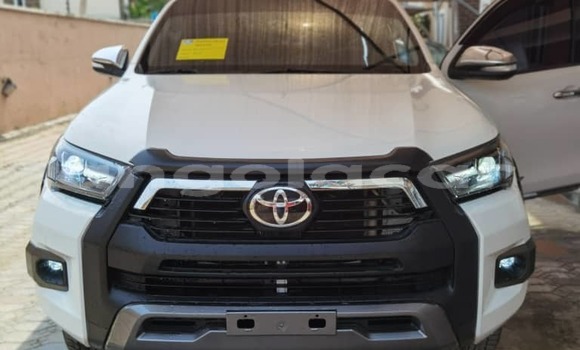 Buy Used Toyota Hilux White Car in Luanda in Luanda Province