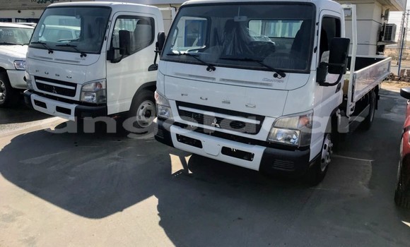 Buy Used Mitsubishi Chariot White Car in Luanda in Luanda Province Buy Used Mitsubishi Chariot White Car in Luanda in Luanda Province