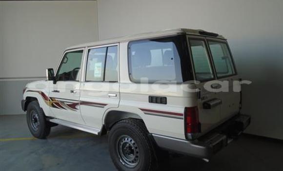 Buy Used Toyota Land Cruiser White Car in Luanda in Luanda Province Buy Used Toyota Land Cruiser White Car in Luanda in Luanda Province