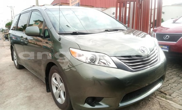 Acheter Occasion Voiture Toyota Avanza Vert à Luanda, Province de Luanda Acheter Occasion Voiture Toyota Avanza Vert à Luanda, Province de Luanda