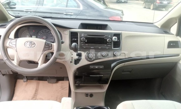 Acheter Occasion Voiture Toyota Avanza Vert à Luanda, Province de Luanda Acheter Occasion Voiture Toyota Avanza Vert à Luanda, Province de Luanda